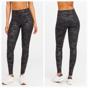 Spanx Faux Leather Black Grey Camo Legging Shiny Sculpted